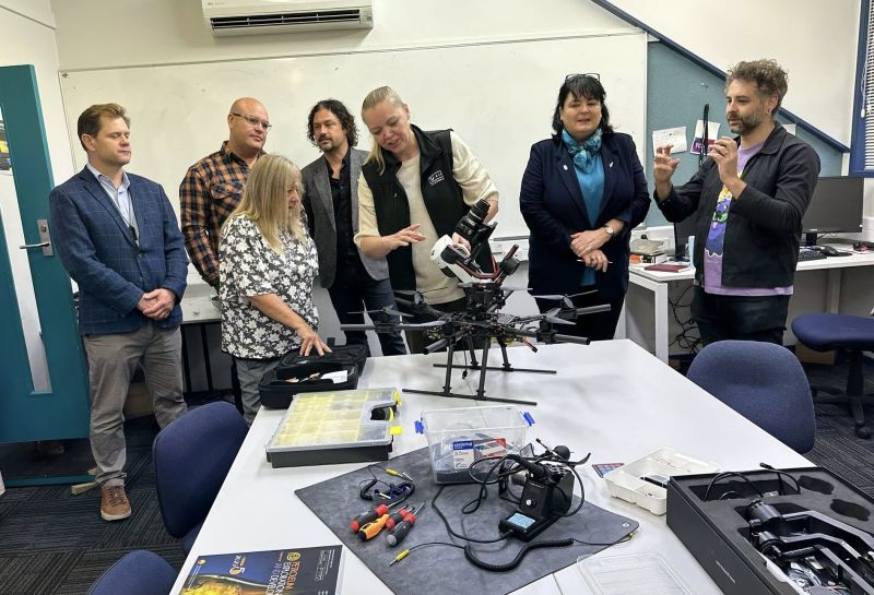  Minister visits EIT Drone Research Lab